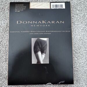 Donna Karan New York 1997 Vintage Pantyhose Style: C10 DK Palomino